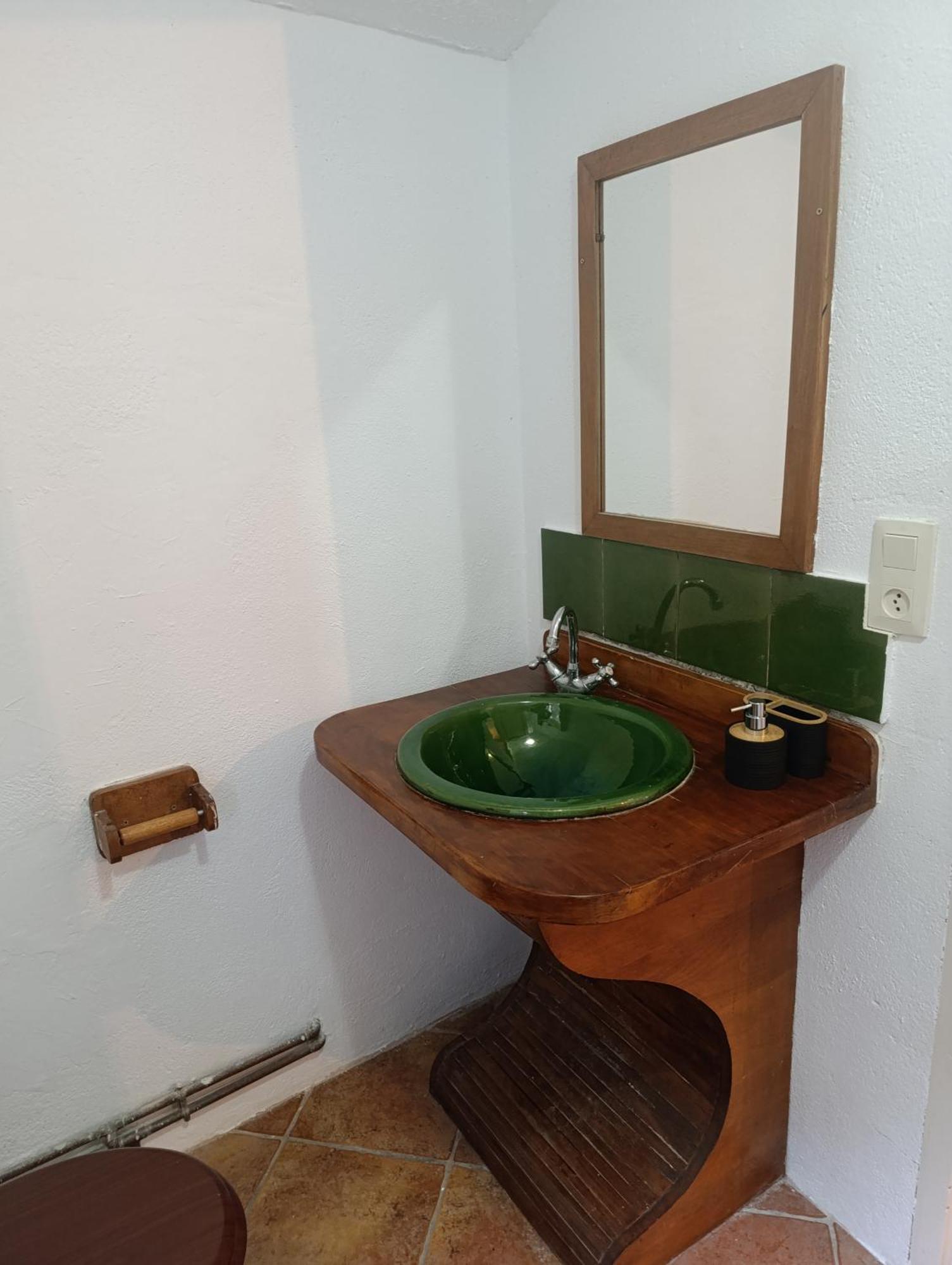 贝萨卢Mas Pitre住宿加早餐旅馆 外观 照片